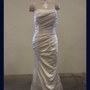 Stunning Lillian West Ivory Wedding Dress